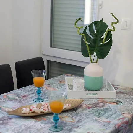 דירה Tina